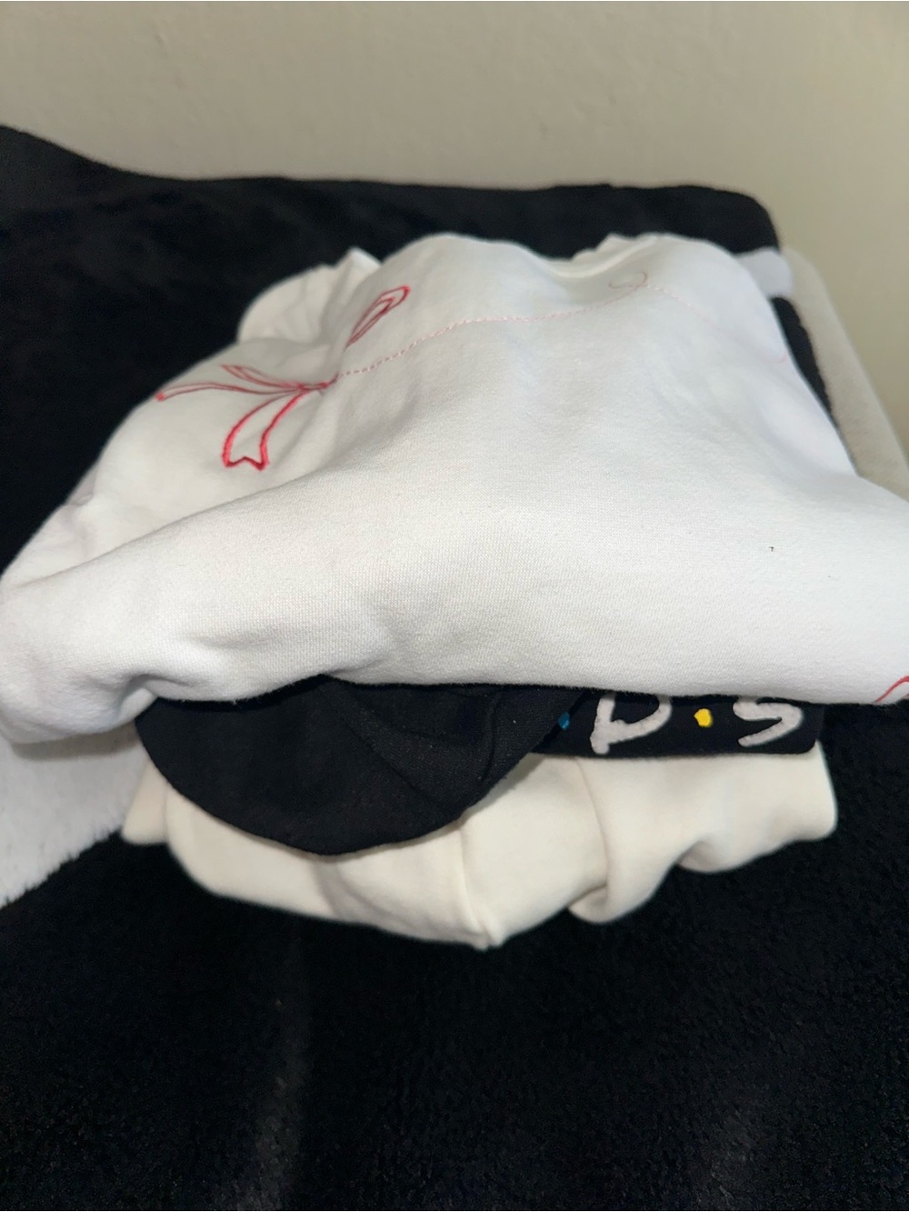 Women’s pullover hoodies